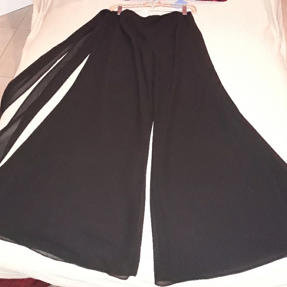 Cartise flair leg pant, with matching sash, new